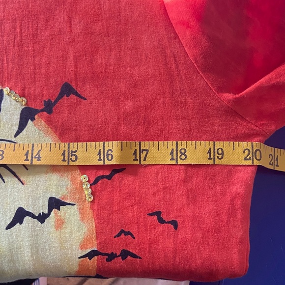 🐈‍⬛Med. Black Cat Sequined Novelty T. 100% cotton❤️ Pit-to-Pit=20.25 inches - Picture 6 of 7